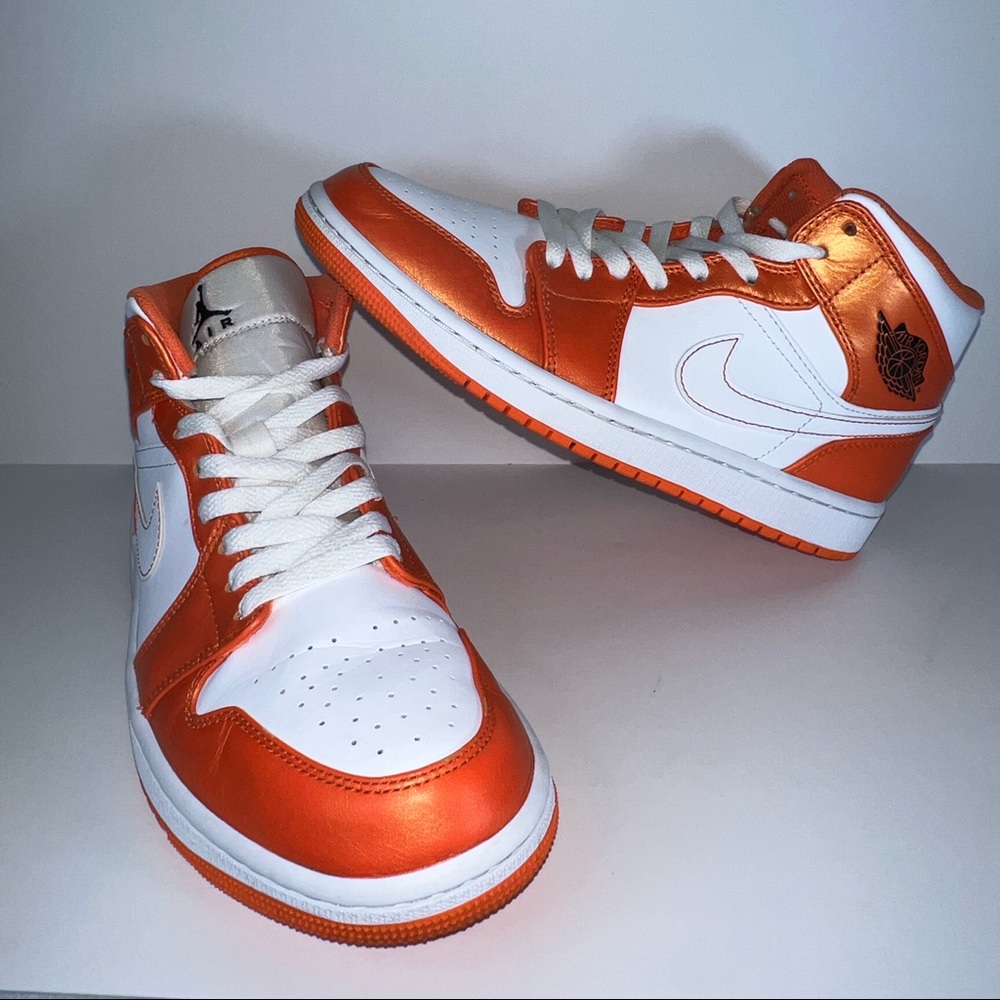 Nike Air Jordan 1 Mid SE Men's Size 8 Metallic Orange